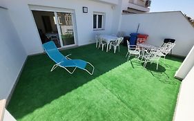 Luminoso ático dúplex con terraza de césped